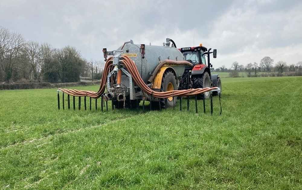 Alert: Farmers warned to spread slurry 'very carefully', as water is ...