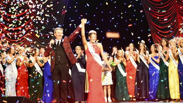 The Dungloe Mary, Ellie Ward, has tonight been crowned 2025 Mary From Dungloe. Photo: Geraldine Diver