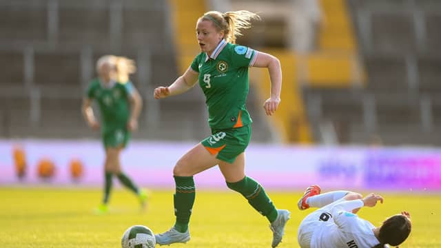 Amber Barrett of Republic of Ireland in action against Kaja Korošec of Slovenia in Páirc Uí Chaoimh. Photo by Stephen McCarthy/Sportsfile