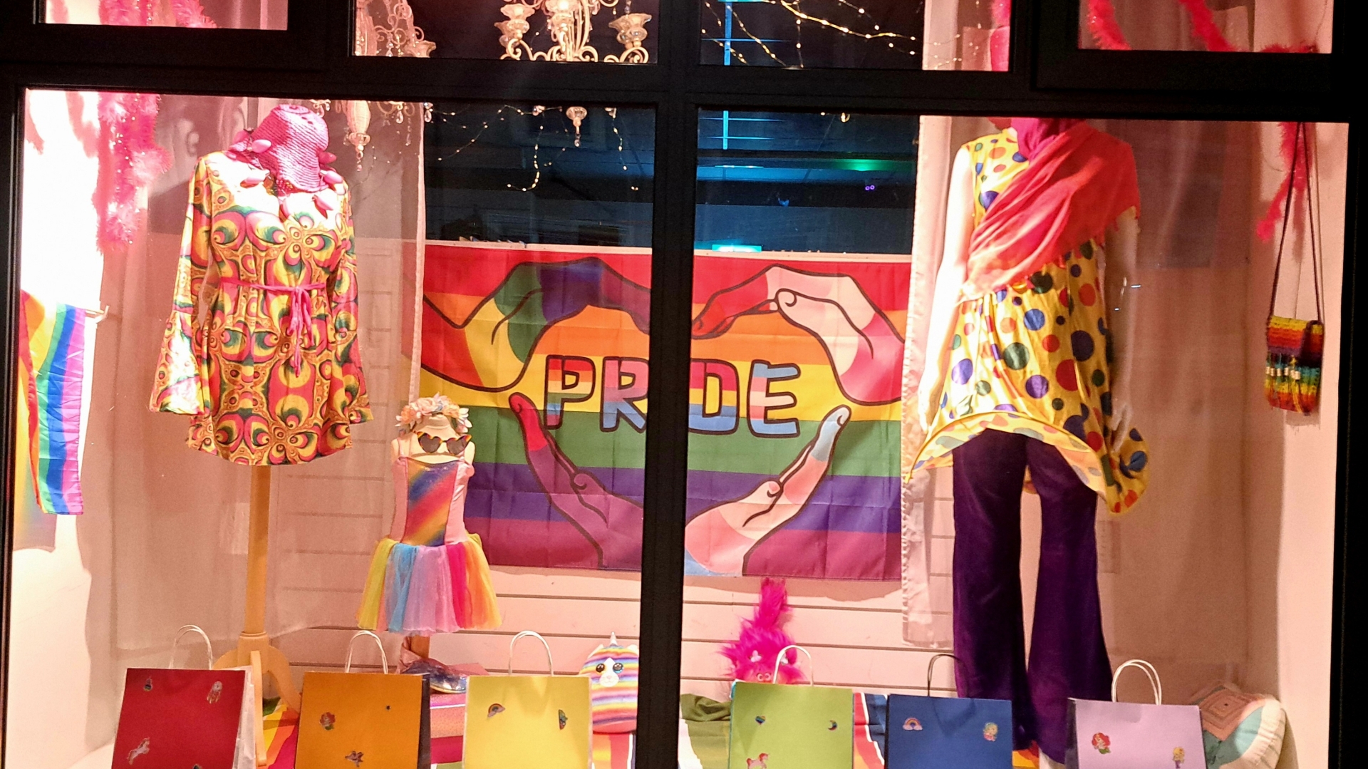 Bundoran's 'pride' on award winning Vincent's window display