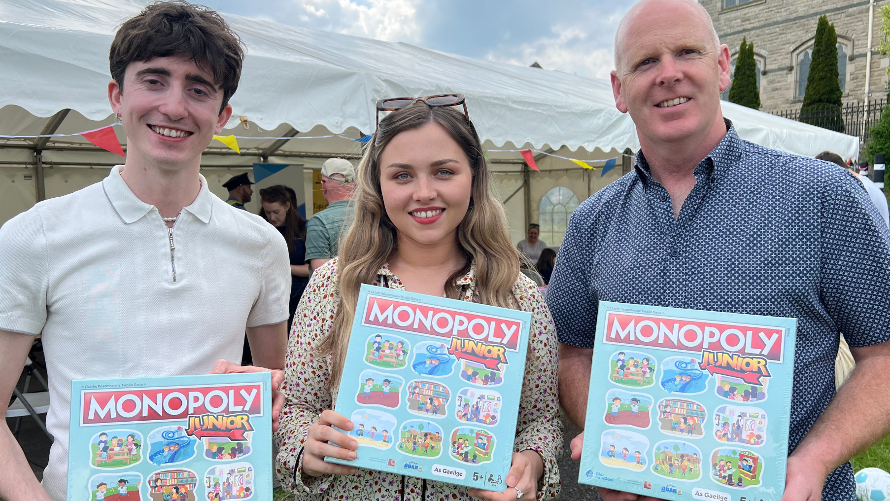 Seosamh Mac Seoin, Áine Ní Éanaí - Siopa Údar agus Pádraig Mac Grianna - COGG ag seoladh Monopoly Junior as Gaeilge