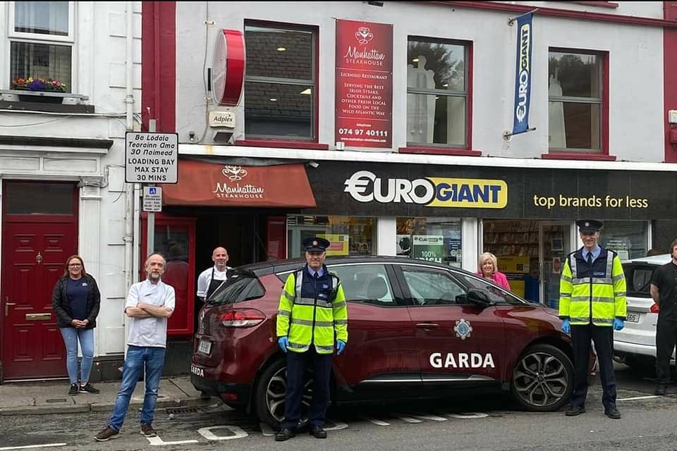 Chief Superintendend Terry McGinn with gardaí and volunteers from ChefAid Donegal Town