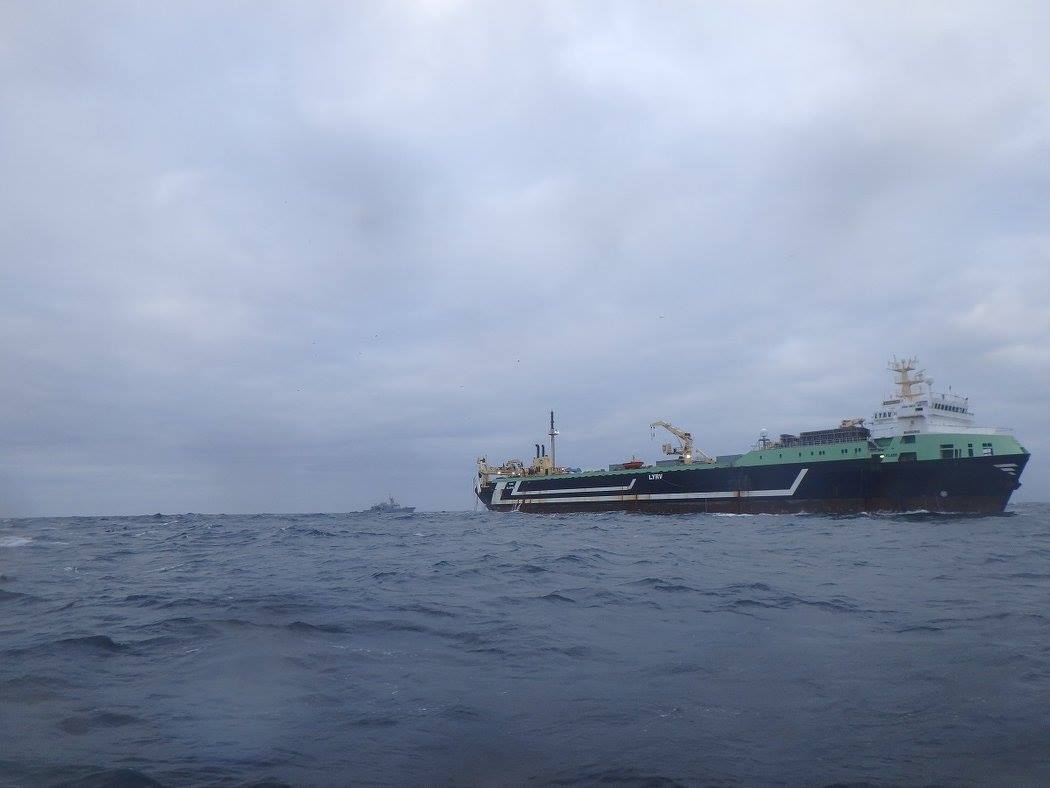 The LÉ James Joyce approaching the FV Margiris