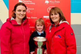 Three generations of the Harvey family, Katelyn Quinn, her Auntie Michelle Gallagher and Granny Jackie Harvey (wife of the late Eamon Harvey), proudly showcased the Eamon Harvey Perpetual Cup ahead of this Sunday’s Donegal Town Eamon Harvey 10K.