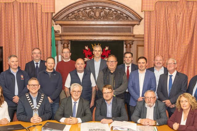 Contract signing for the design-and-build housing development at O Machaire Gathlan / Ard Na gCeapairi, Doirí Beaga
