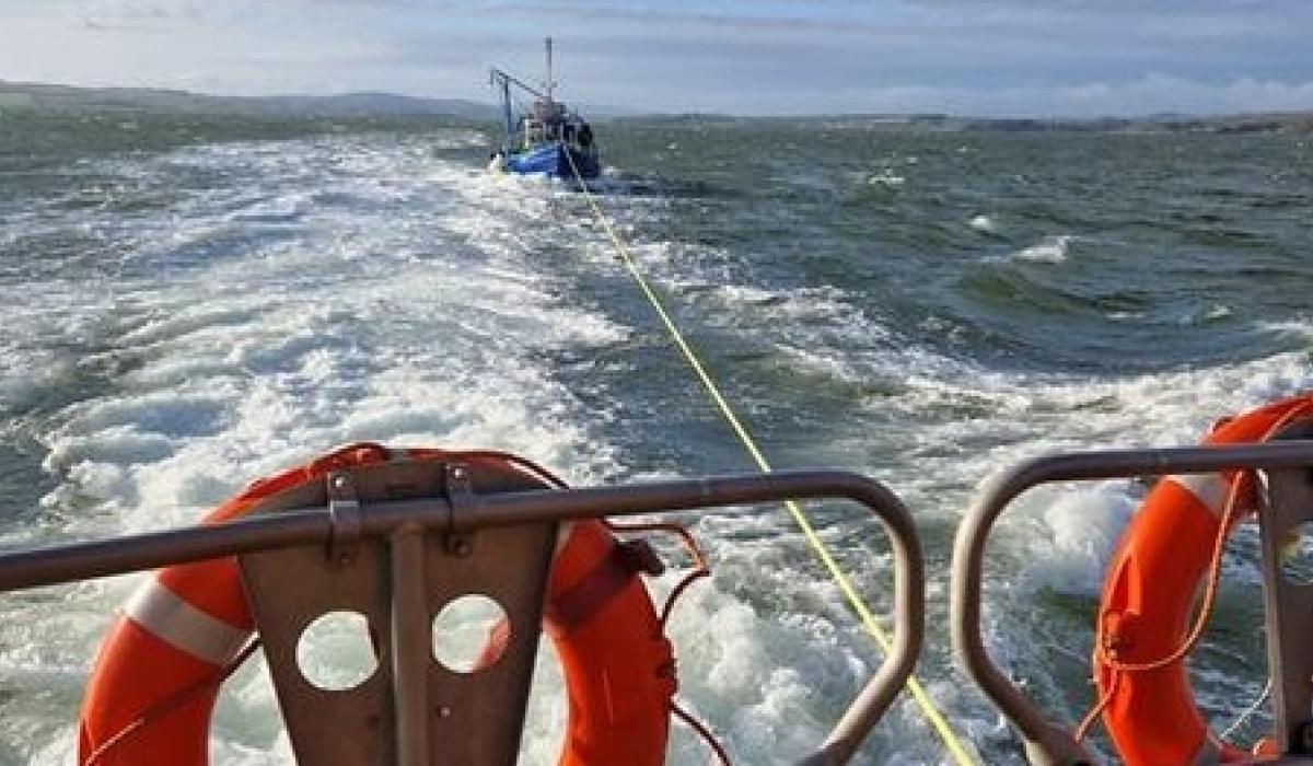 Fishing boat towed to safety by Lough Swilly RNLI - Donegal Live
