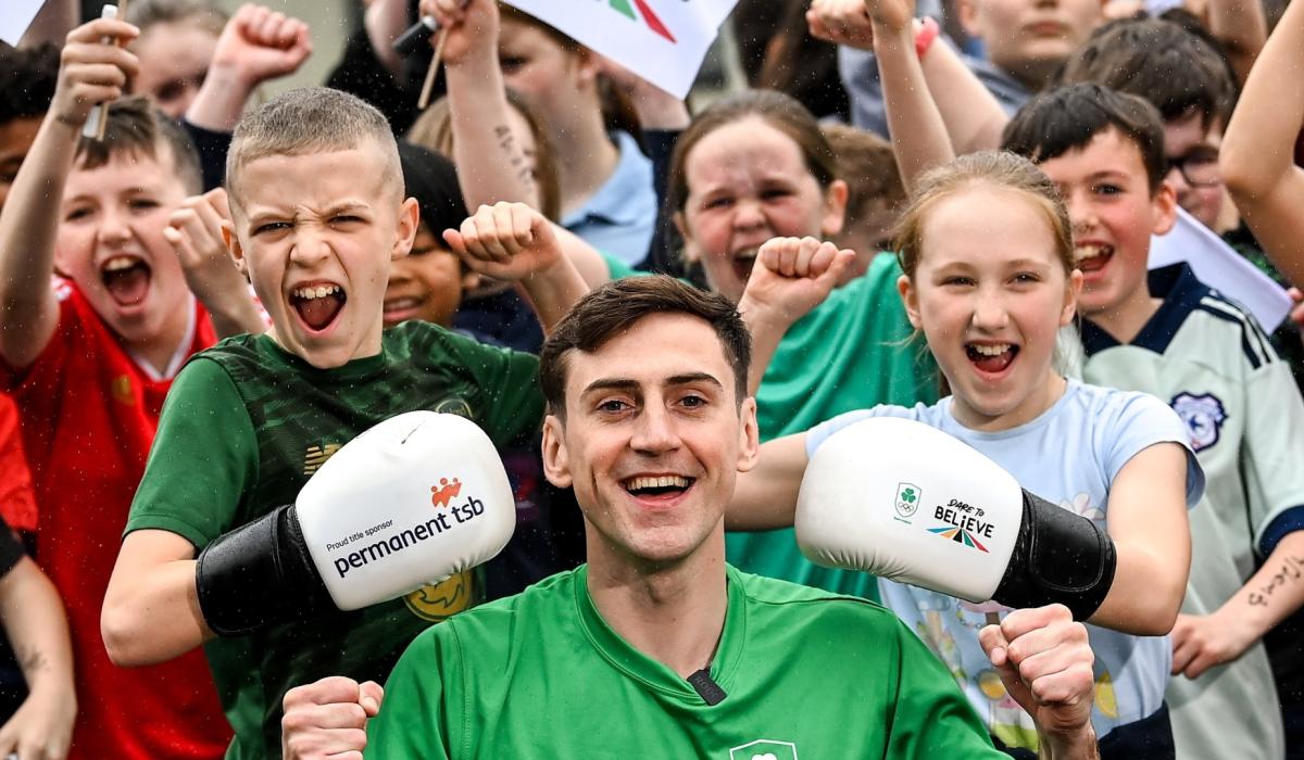 Olympian Aidan Walsh Visits Donegal Town Boxing Club And Scoil áodh Rua