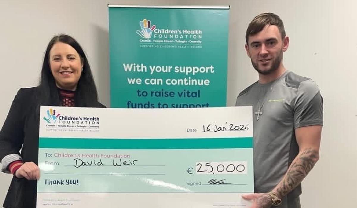 David Weir hands over €25,000 fight cheque winnings to Crumlin Children’s Hospital