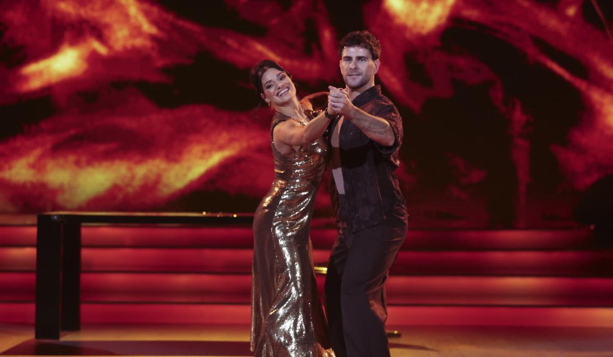 Eric Roberts waltzes through to the next round of Dancing with the Stars