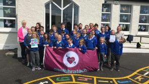 Bród agus mórtas de bharr Gaelbhratach ag scoil an Aingil Choimheádaí, Céideadh