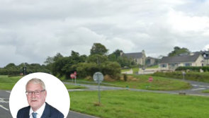 Lack of crash barrier placing pedestrians in danger near busy junction