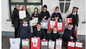 Kind-hearted schoolchildren show their Christmas spirit