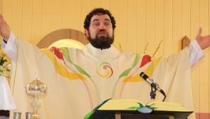 Deir an tAthair  &Oacute; Fearraigh gur on&oacute;ir d&oacute; a bheith ceaptha mar shagart par&oacute;iste