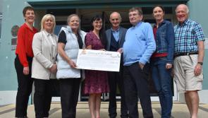 Jim Lamont presents €3300 to Donegal Hospice following An Grianan concert
