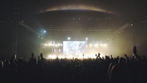 Donegal women sings with ‘unbelievable’ Alanis Morissette on stage at Malahide
