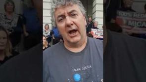 Watch: Donegal TD Thomas Pringle outlines his thoughts at the mica protest in Dublin
