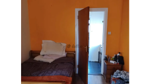 National: Homeowner offers to share double room with  'open-minded' renter