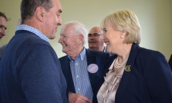 In Pictures: A warm Donegal welcome for Heather Humphreys on final campaign call