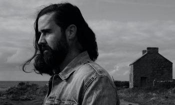 Watch: Donegal singer-songwriter Se&aacute;n Feeny releases new single from debut album 