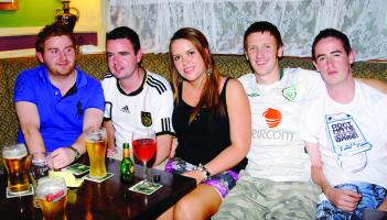 FLASHBACK FRIDAY: Out & About @ O'Flaherty's Bar, Buncrana (2010)