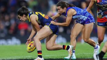 WATCH: Amy Boyle Carr kicks first AFLW goal as Adalaide Crows see off GWS