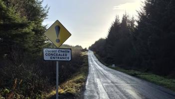 Donegal road &lsquo;that has seen numerous accidents&rsquo; receives new safety signs