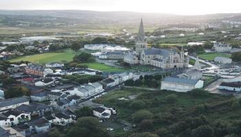 Letterkenny Cathedral Quarter invites TG4 show to visit town