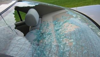 Car window smashed overnight while parked at Letterkenny apartment complex