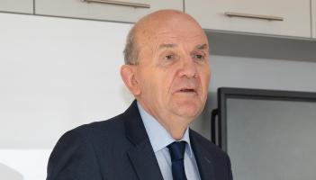 Se&aacute;n &Oacute; Long&aacute;in resigns from chair on Disciplinary Appeal Panel in Enoch Burke case