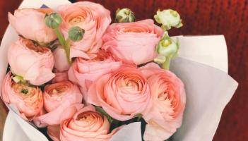Donegal men spend less than almost everyone else on St Valentine's Day flowers!