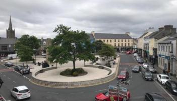 &lsquo;Substantial damage&rsquo; caused to car parked at Donegal Town's Diamond