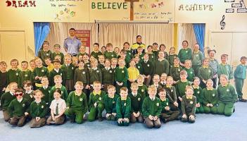Donegal garda&iacute; pop into Scoil Naomh Br&iacute;d in Muff for Safer Internet Day
