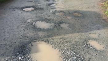 Letterkenny residents call for resurfacing instead of ' a few shovelfuls of tarmac'
