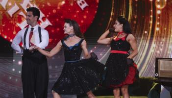 Dazzing Eric Roberts top-scores at Dancing with the Stars to seal final place