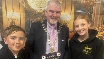 AIMS President praises remarkable work of Inish Theatre Group during Buncrana visit