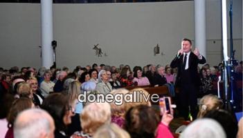 Concert by country star raises &euro;6,500 for renowned Donegal church