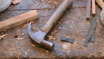 Donegal judge dismisses charge of criminal damage as court hears of Men&rsquo;s Shed feud