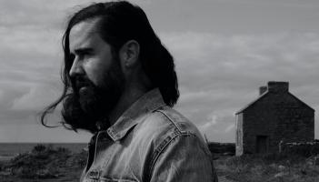Watch: Donegal singer-songwriter Se&aacute;n Feeny releases new single from debut album 