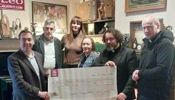Donegal Association New York makes &euro;10,000 donation to Pobail Mhuire in Doir&iacute; Beaga