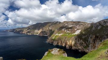 Should parking fees be charged at the world-famous Slieve Liag cliffs?