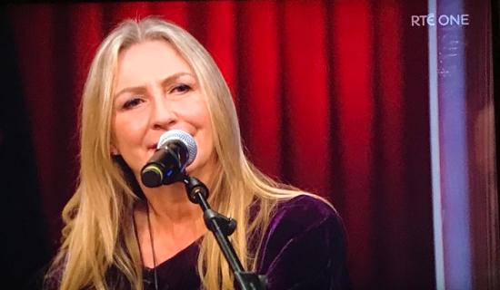 Ailleog an tSamhraidh arais ar&iacute;s le Mair&eacute;ad N&iacute; Mhaonaigh