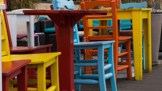 outdoor seating PIXABAY