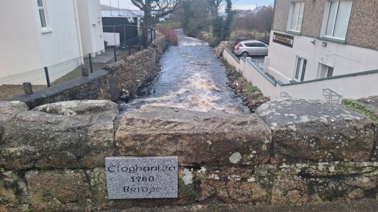 Concerns flagged after falls and &lsquo;near misses&rsquo; at Dungloe bridge