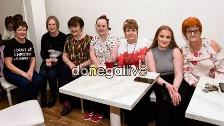 In pictures:&nbsp; Great turn-out for Christmas jumper night in the Plaza, Buncrana