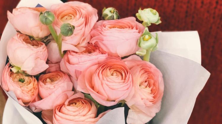 Donegal men spend less than almost everyone else on St Valentine's Day flowers!