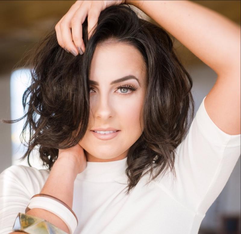 Country Star Lisa McHugh announces Nenagh date