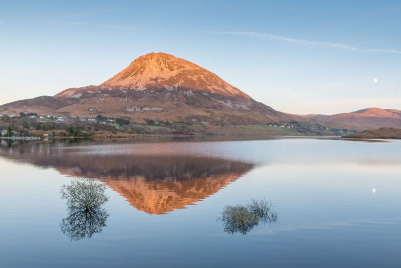 Wintry weather  as hailstones set off car alarm in Donegal Town
