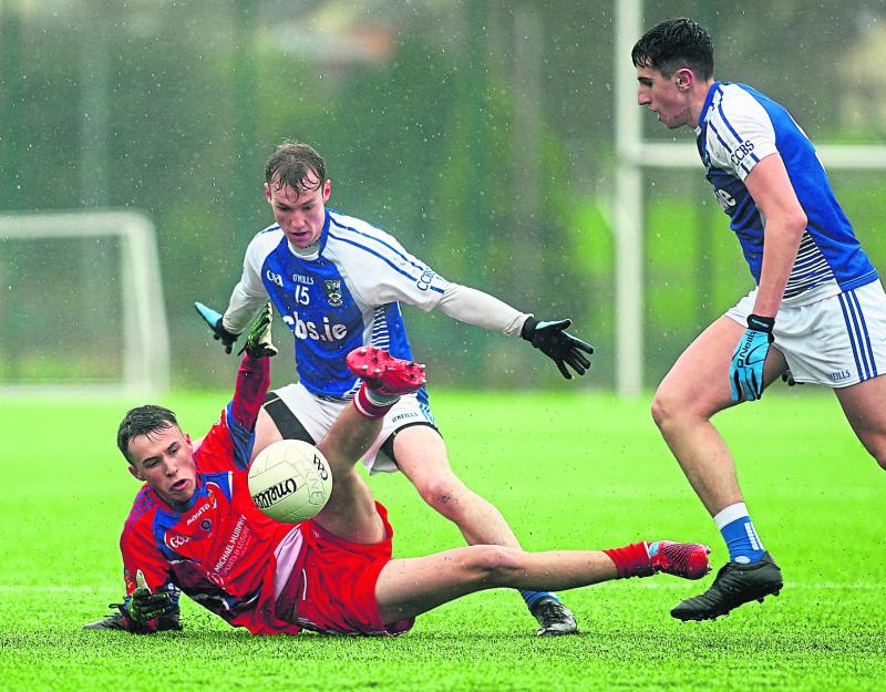 Coláiste Cholmcille in tight battle as they trail by a point at half time