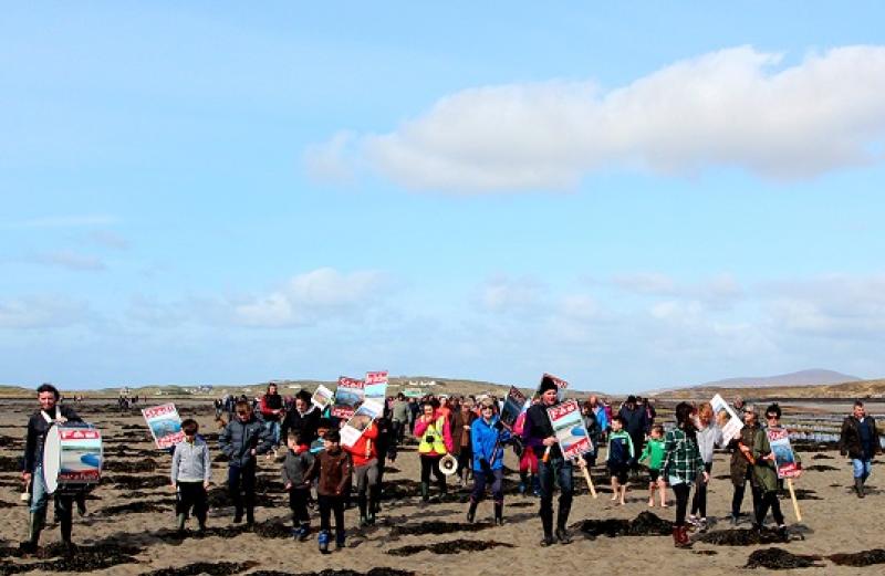 Hundreds march in west Donegal to 'Save Our Strand'