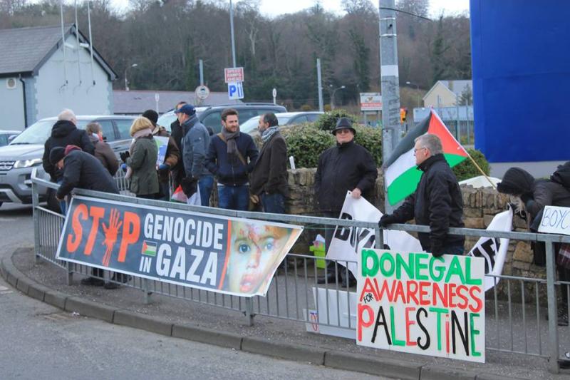 Donegal Awareness for Palestine  holding a vigil for Palestinian prisoners 